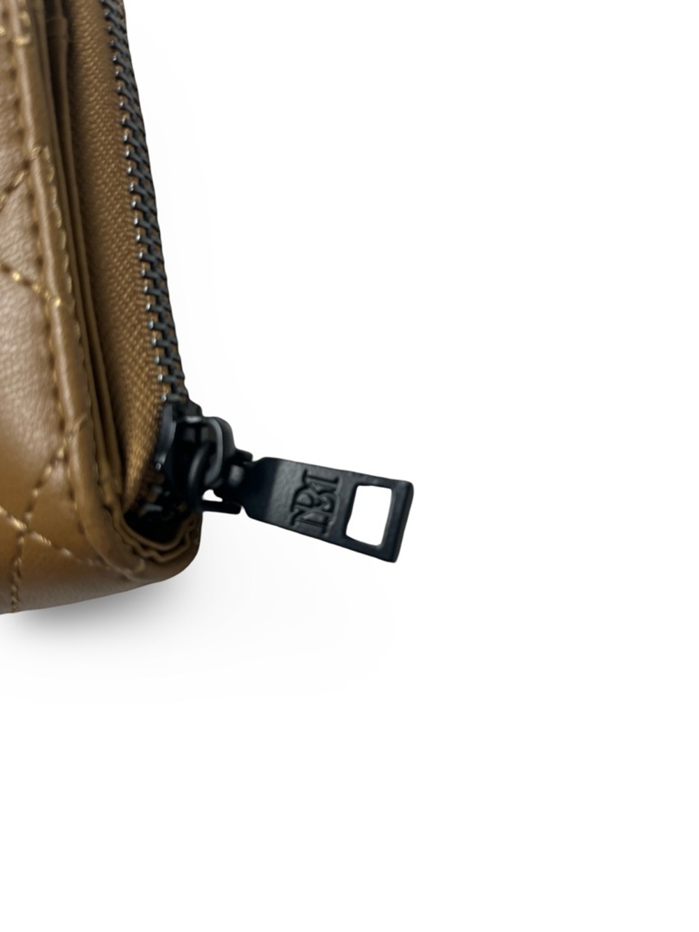 Badgley Mischka Wallet Quilted Tan Zip-Around - Women's Leather Wallet New Clean - Picture 6 of 13